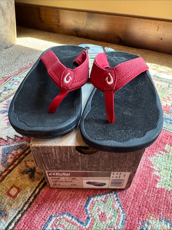 OluKai Shoes - NWT women’s OluKai Ohana Flip Flop Sandals - 8